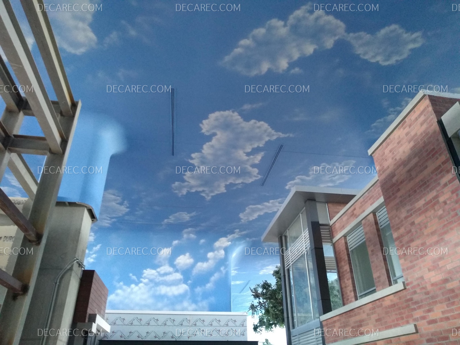 Plafón liso de panel de yeso.